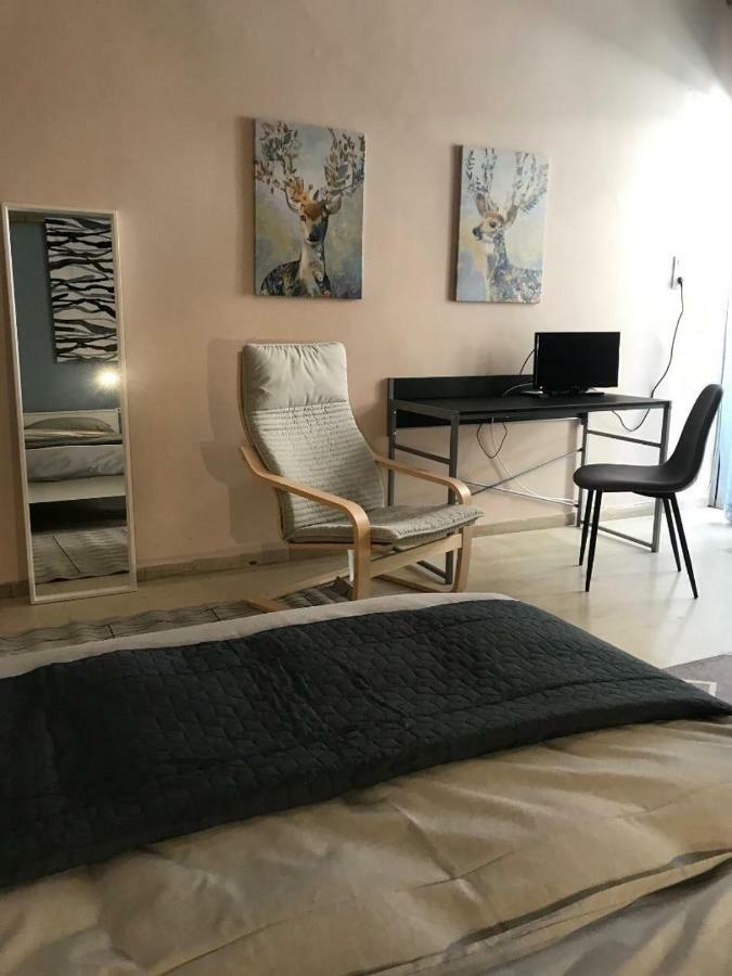 Kalamata City Center Studio Luaran gambar